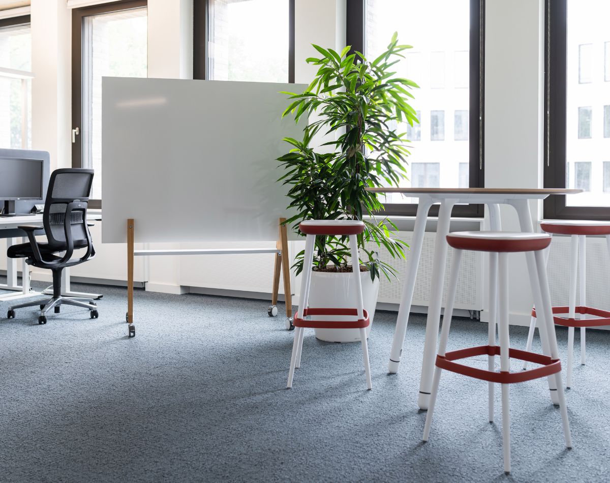 Büroform entwickelt ein modernes Bürokonzept und hat eine moderne Büroeinrichtung für den Evangelischen Oberkirchenrat in Stuttgart erschaffen