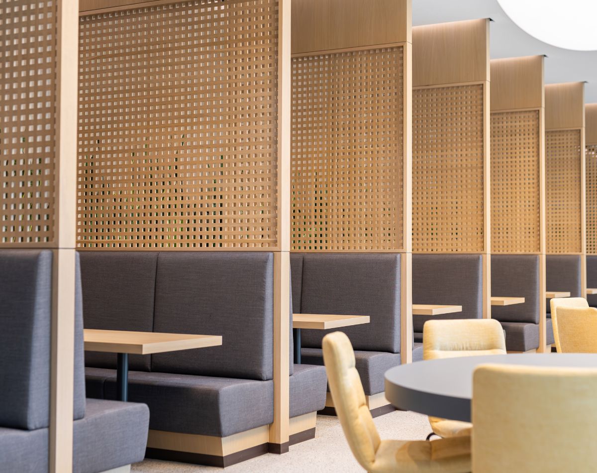 Büroform entwickelt ein modernes Bürokonzept und hat eine moderne Büroeinrichtung für den Evangelischen Oberkirchenrat in Stuttgart erschaffen