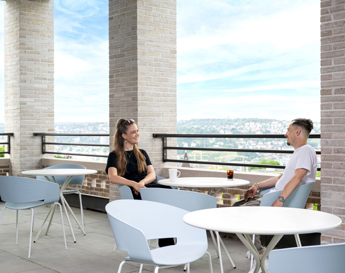 Büroform entwickelt ein modernes Bürokonzept und hat eine moderne Büroeinrichtung für den Evangelischen Oberkirchenrat in Stuttgart erschaffen